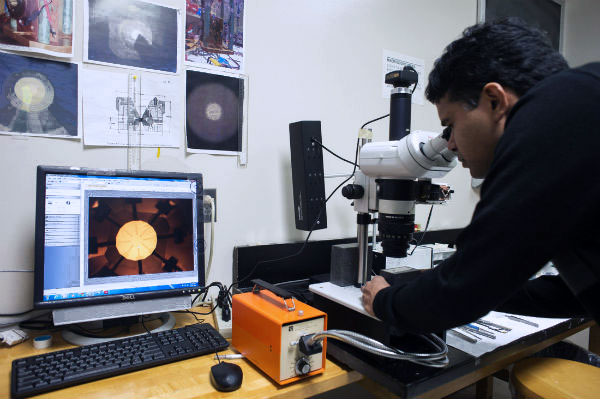 Lab in the Center for Nanoscale Materials and Biointegration. 