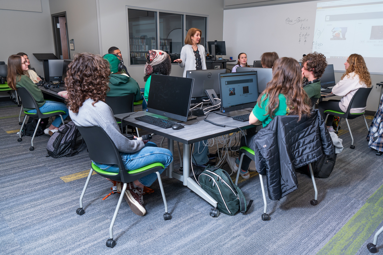 Lourdes Sanchez Lopez Teaching in Language Lab University Hall 2024 1334x888