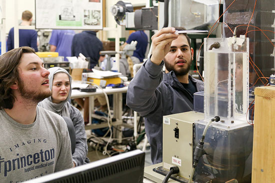 Mechanical Engineering students performing an experiment.
