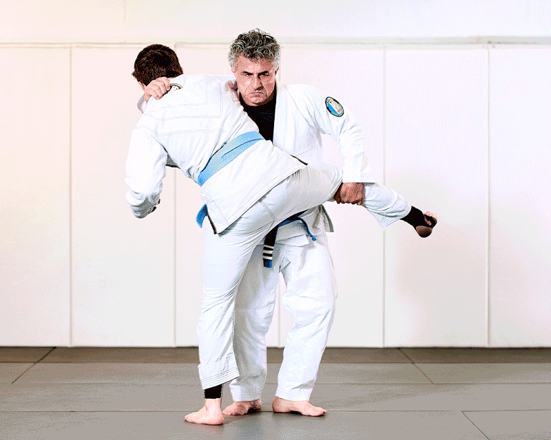 An animated gif of Aurelio Galli sparing with an opponent.