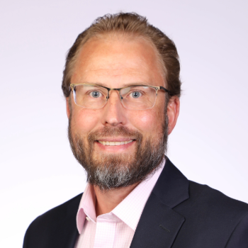 Adam Wende headshot