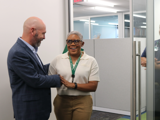 LaNeitria Head recevies the 3rd Quarter DOM STAR Award