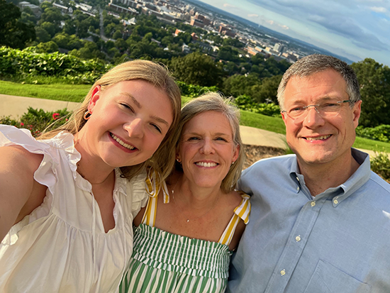 Image of Bill Wingate and his family 