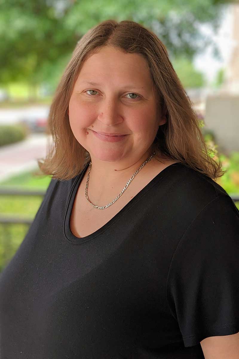 April Hill headshot.