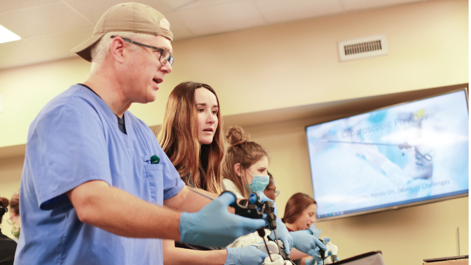 Students Laparoscopy Onlooking