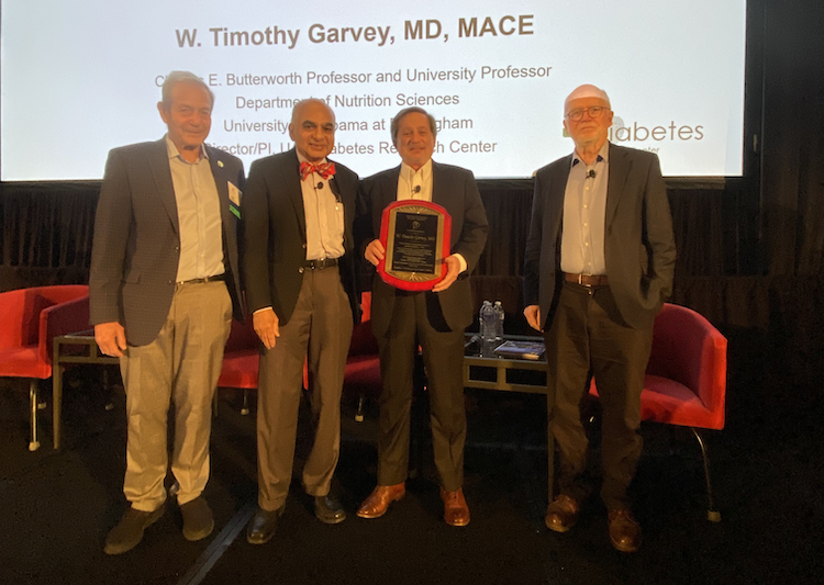Garvey receives Gerald Reavan Distinguished Leader in Insulin Resistance Award